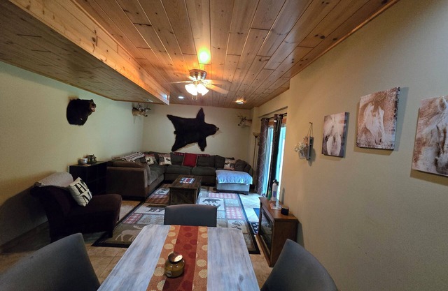 Charming 2-bedroom 1,200 sqft Countryside Suite, sleeps 8.