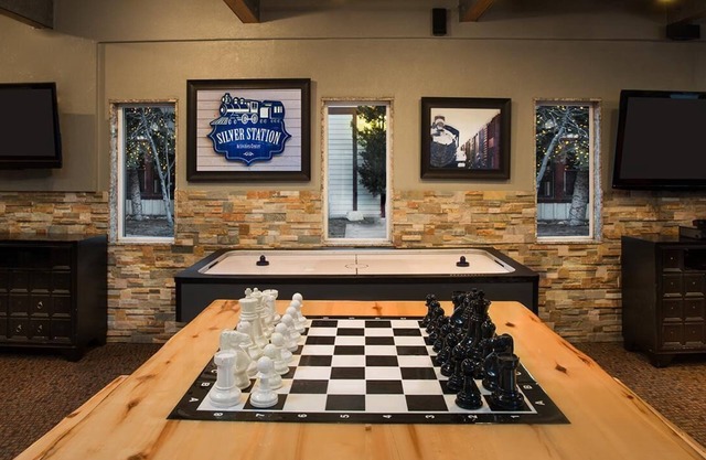 Charming 2-BR villa at the foot of the Town Lift in fabulous downtown Park City