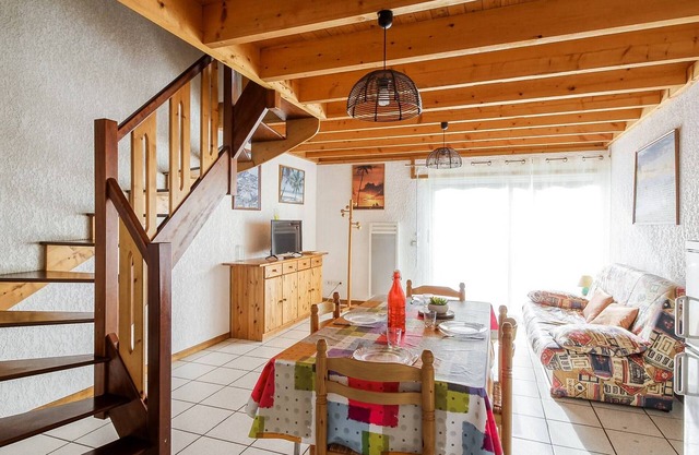 Charming 2-Level Apartment for 6 with Garden, Near Ski Resorts and Amenities