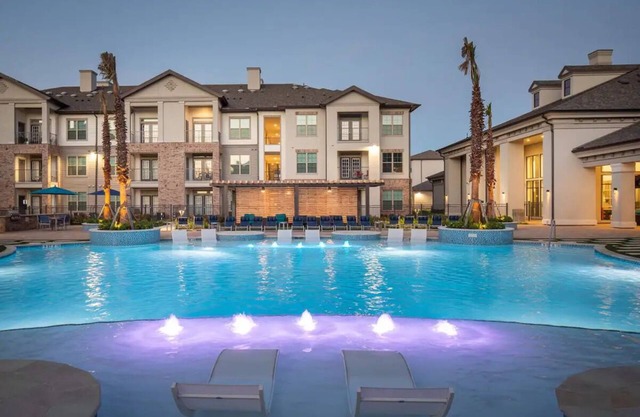 Charming 2BR/2BA Apt with Attached Garage, Pool, Fitness Center & Prime Location