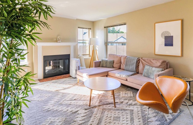 Charming 2BR Apartment in Beaverton w/ Pool + Gym