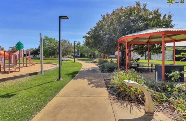 Charming 2BR getaway for 4 in Berrimah. Your home away from home!