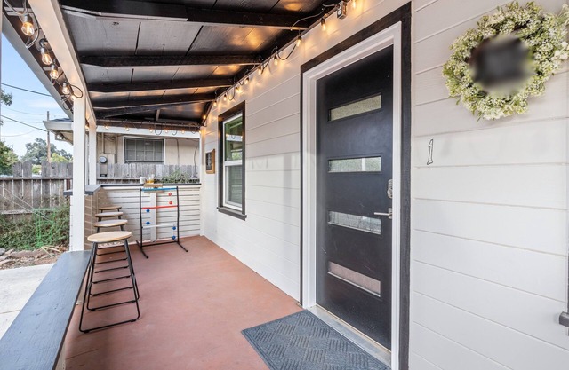Charming 2BR in West Sac w/Laundry & Patio