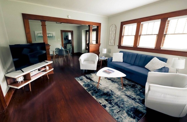 *Charming 2BR~King Bed~Deck*Grill*Firepit~Near I70