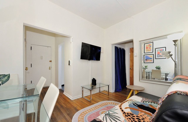 Charming 2BR Retreat Near Central Park!