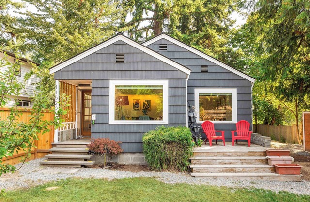 Charming 2BR Roosevelt Bungalow w, Quiet Yard