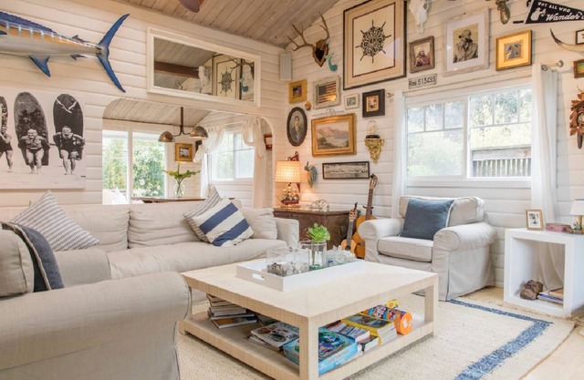 Charming 3 bdrm house, 100 yards from beach. Best in town! Read the reviews!