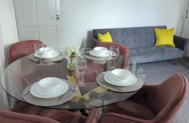 Charming 3-Bedroom House in Wolverhampton! Prime Location!