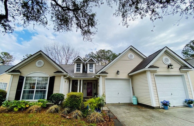 Charming 3-bedroom house in Mount Pleasant, 10 minutes to beach, 15 to downtown!