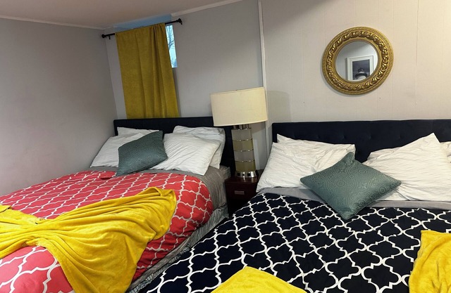Charming 3-bedroom 3 bath Basement Apt/AC and WiFi in pleasant Silver Spring