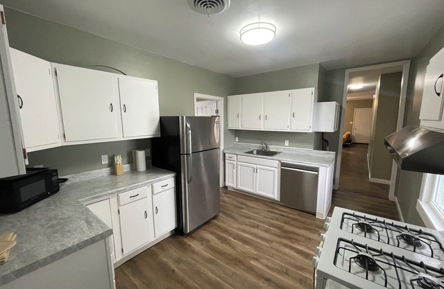 Charming 3-bedroom apartment in enchanting Binghamton with fenced in back yard