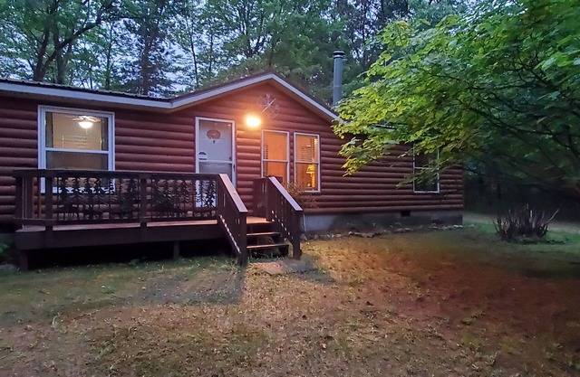 Charming 3-bedroom cabin in lovely Crooked Lake with AC, WiFi, ATV Trails