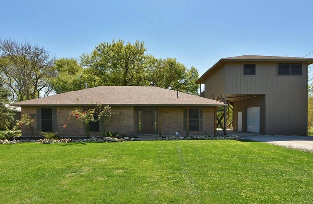 Charming 3-bedroom house on San Marcos River in Martindale