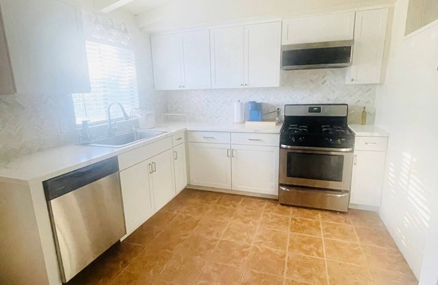 Charming 3-bedroom house with AC and WiFi in pleasant Sacramento