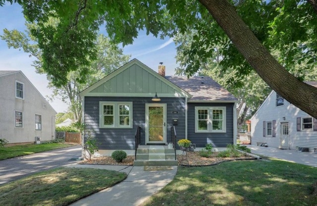Charming 3-bedroom Home in the beautiful Como Neighborhood
