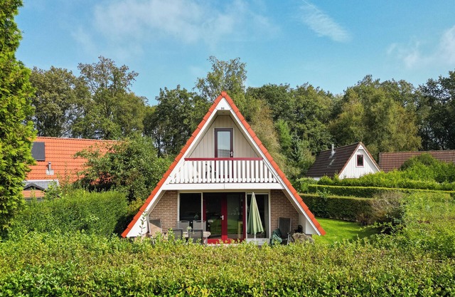 Charming 3-bedroom house in Zwiggelte with garden around and sunny terrace