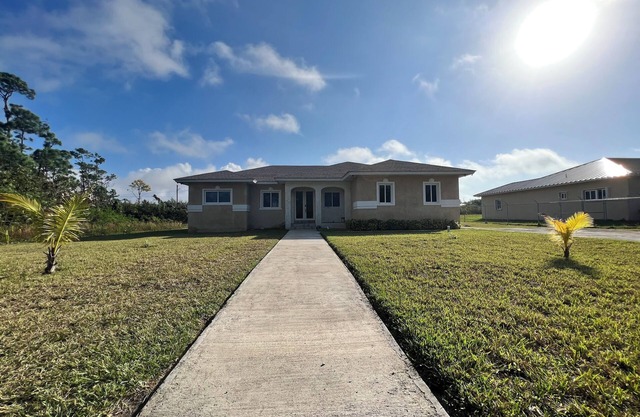 Charming 3-bedroom house with AC, WiFi in lovely Freeport