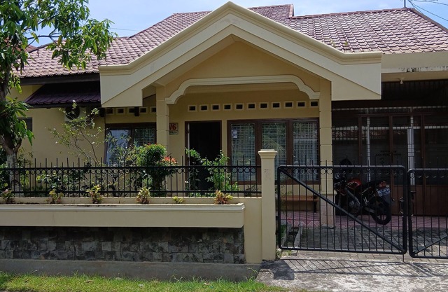 Charming 3-bedroom house near beach