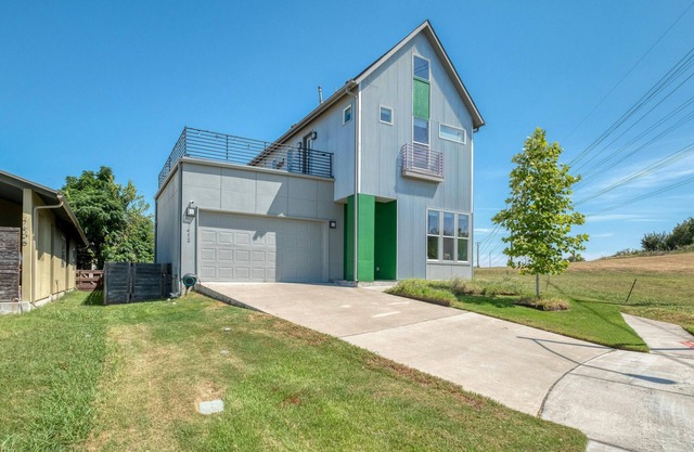 Charming 3-bedroom house with WiFi, AC in vibrant Austin