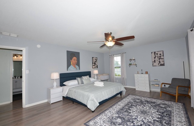 Charming 3-bedroom house with AC, WiFi in enchanting LewesnClose to beaches