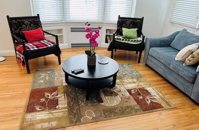 Charming 3-bedroom house with WiFi, AC in welcoming Towson