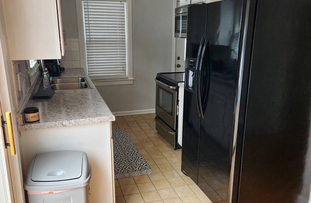 Charming 3-bedroom house with WiFi, AC in enjoyable Indianapolis