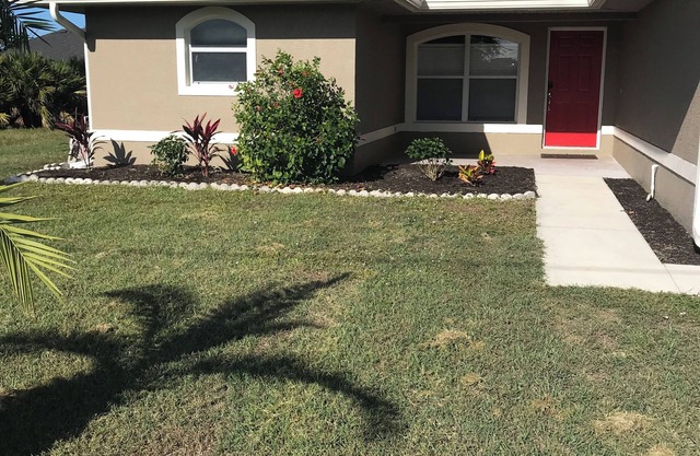 Charming 3-bedroom house with heated pool WiFi and AC in serene Rotonda West