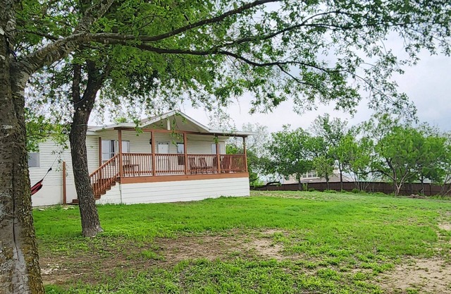 Charming 3-bedroom mobile home with .75 acre close to Sea World