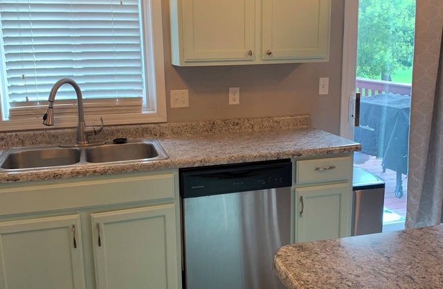 Charming 3-bedroom house with fenced backyard