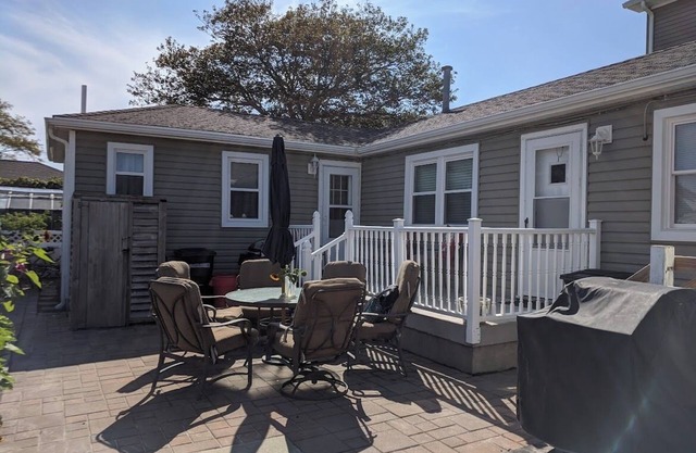 Charming 3-Bedroom Wildwood Crest Spot: Beach, Bay, and Boardwalk- all so close!