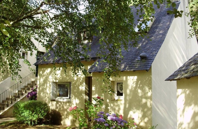 Charming 3-Room House in Ploemel - Near Beaches & Golf - Ideal for Families & Pets
