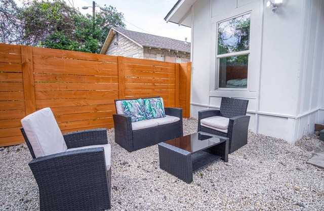 Charming 3br/1ba Close to Vibrant Downtown