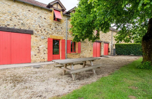 Charming 3BR House with Terrace, Garden & Near Medieval Belvès - Pet Friendly