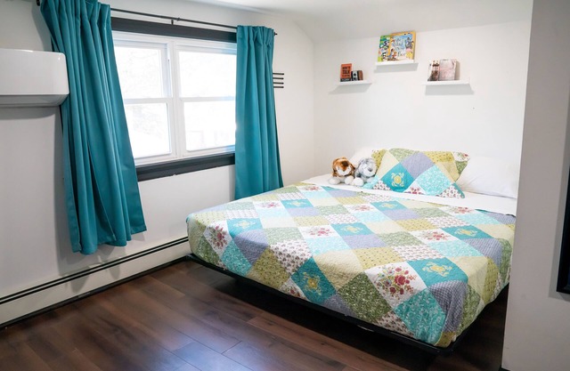Charming 3BR Retreat WiFi, AC & Serenity in West Hempstead