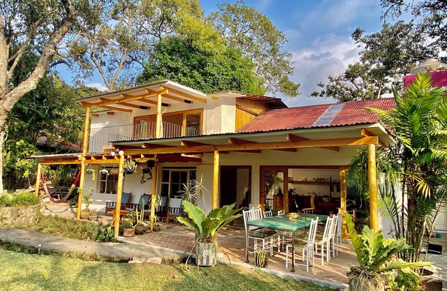 Charming 4-bedroom house with lake&volcano view and lake access Santiago Atitlán