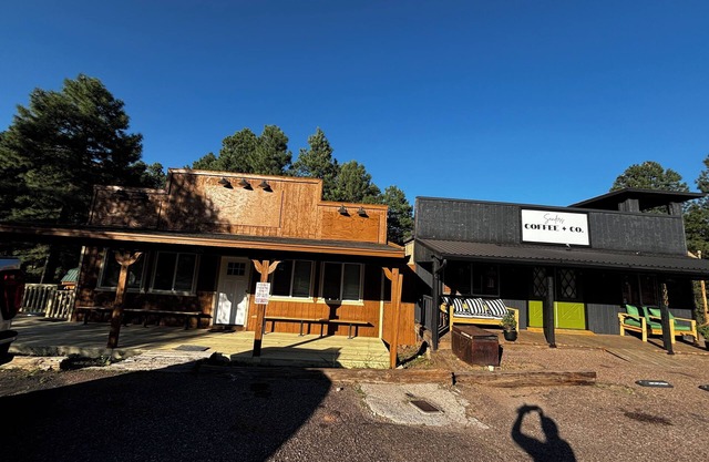 Charming 4-bedroom house with WiFi and AC in delightful Heber-Overgaard