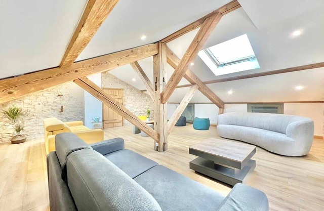 Charming 4-Bedroom Cottage with Modern Comfort