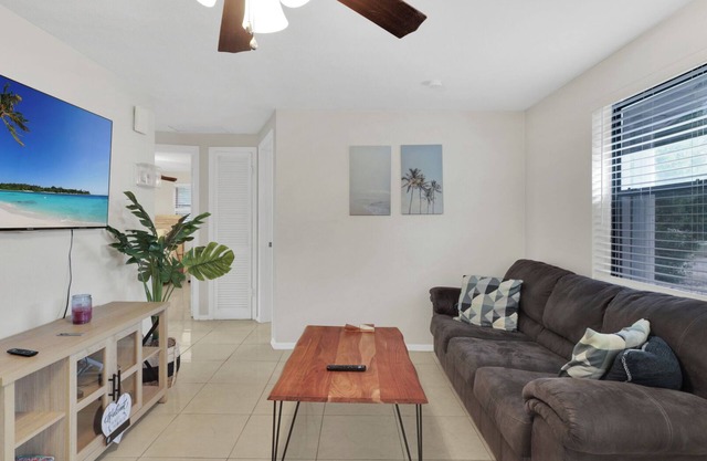 Charming 4-bedroom house next to beaches!