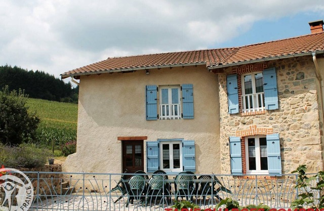 Charming 4-Bedroom Cottage with Fireplace, Terrace & Forest Views
