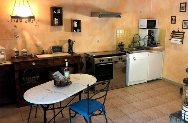 CHARMING 4 STAR STUDIO IN MAS WITH SWIMMING POOL ON 8000M ² OF GARDEN 30 MINS FROM THE BEACHES