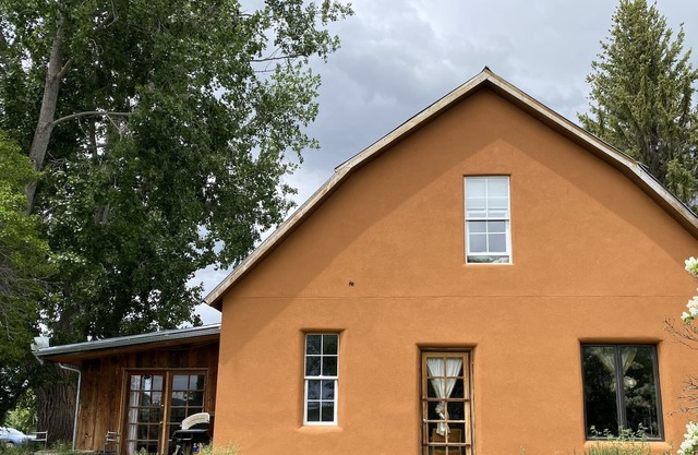 Charming 4bd Farmhouse with a Story to Tell