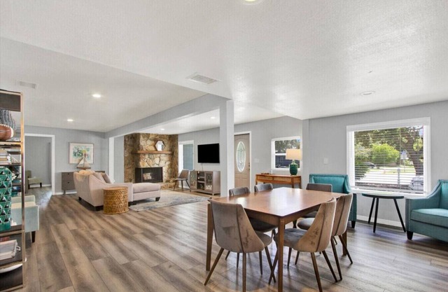 Charming 4BR w/BBQ & Patio Near Clearwater Beach