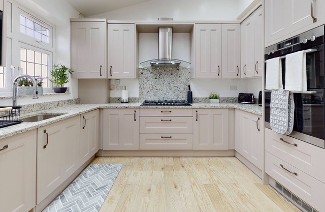 Charming 5-bed House in Romford