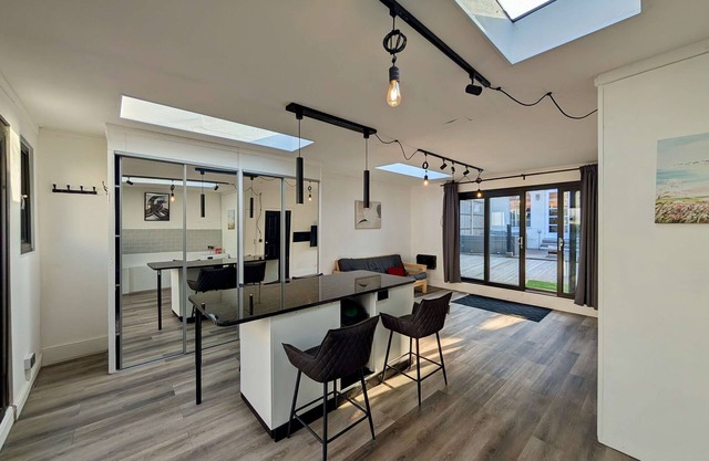 Charming 5-Bedroom House in London