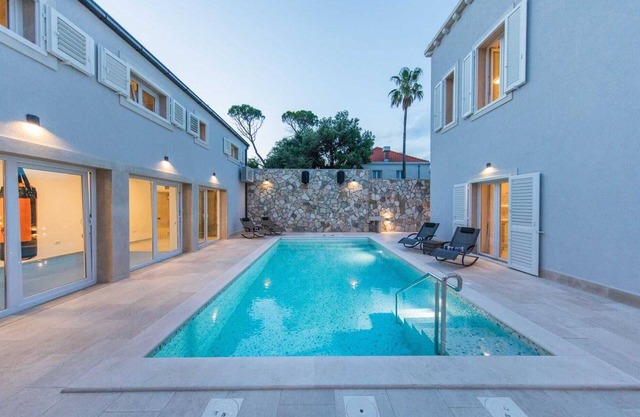 Charming 5-BR Villa for 10+2 guests, with pool in green heart of Dubrovnik