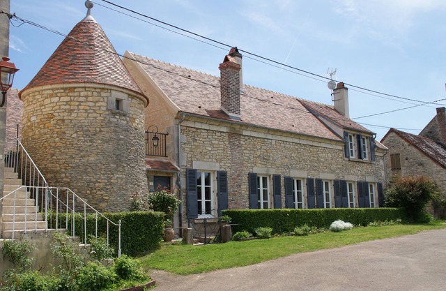 Charming 5-star house Burgundy Vézelay, sleeps 14 with jacuzzi
