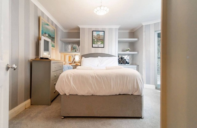 Charming 6 Bedrooms Townhouse Excellent Location