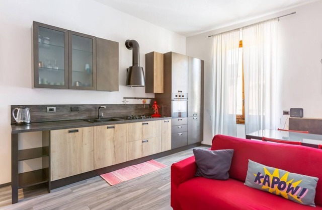 Charming 70 sqm flat, ideal for 3 people, located on the first floor of a building without a lift.The property is located in the Gavinana district, south-east of the center of Florence, along the left bank of the Arno. The area is full of services and we