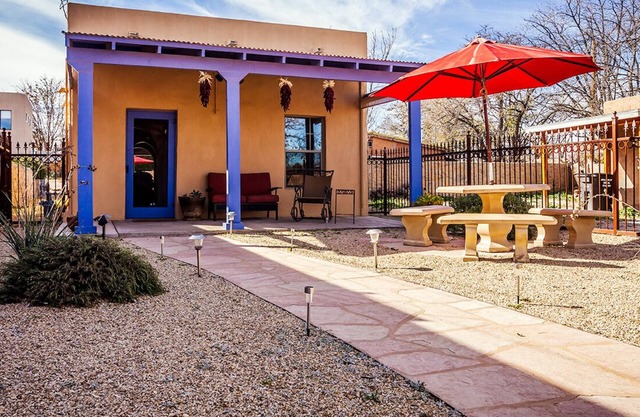 Charming Adobe One Block from the Mesilla Plaza