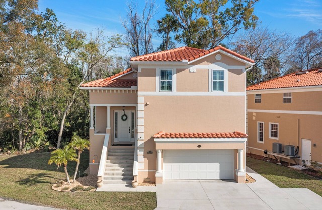Charming and spacious 3-bedroom villa with lots of amenities!